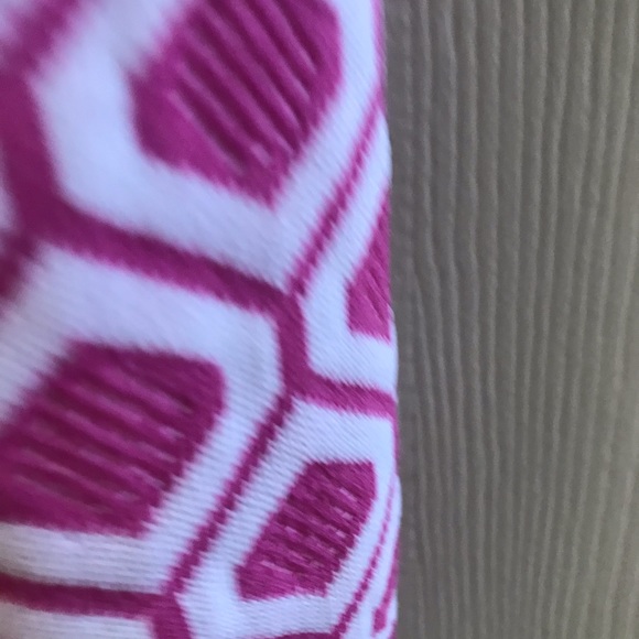 Beautiful hot pink and white St John Sweater - Picture 7 of 8